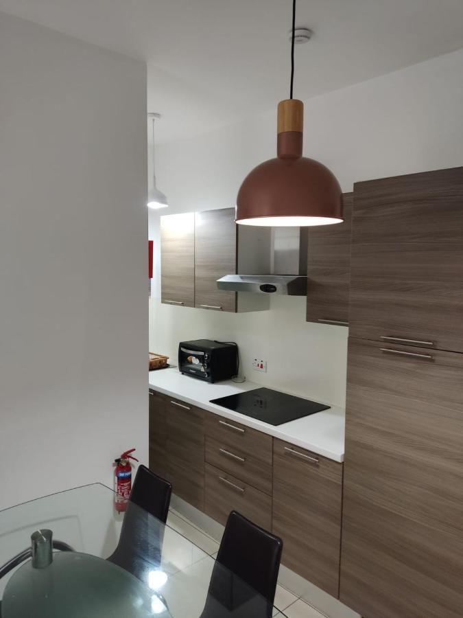Hampton Court, Block C, N.2 Apartament *